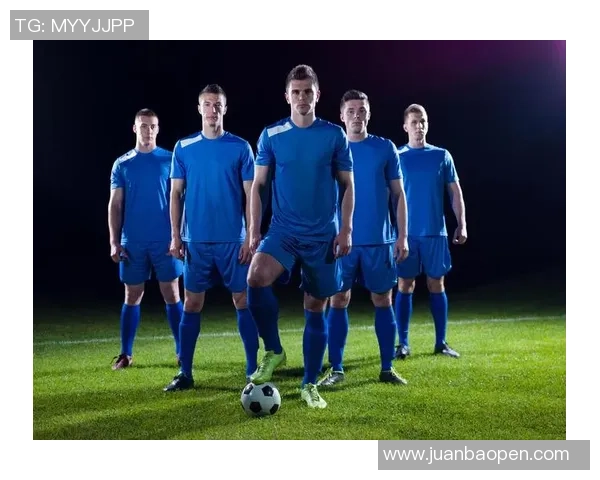 选择合适的足球课鞋子提升运动表现与保护脚部健康的重要性分析